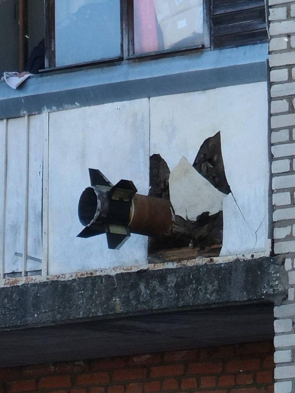 В Подольске жителей дома эвакуировали из-за части ракеты, застрявшей в балконе 