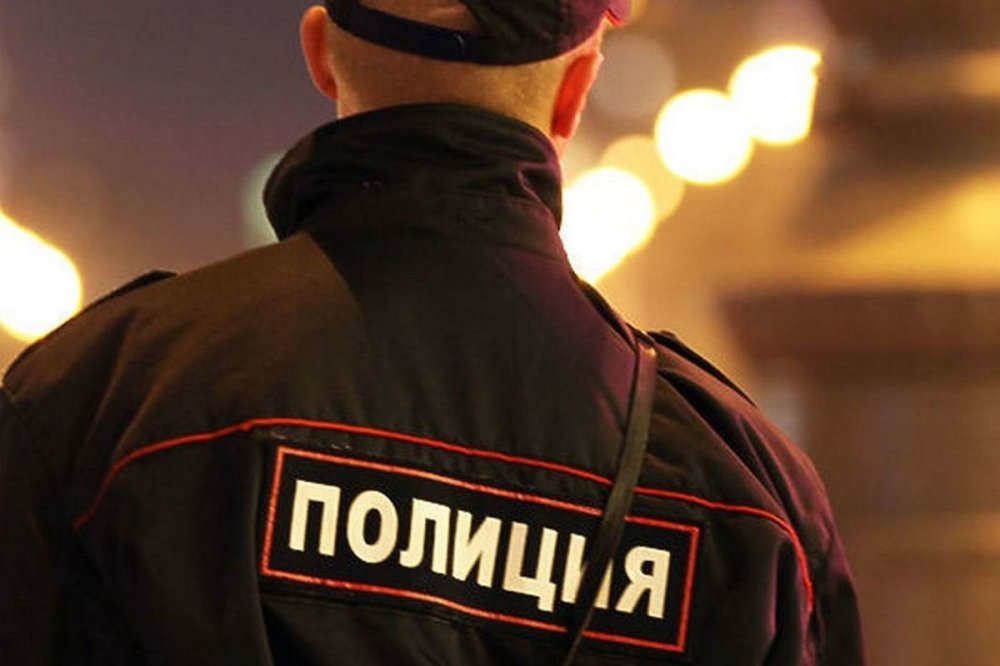 В Подмосковье мужчина с лопатой напал на подростков, катавшихся на мотоциклах