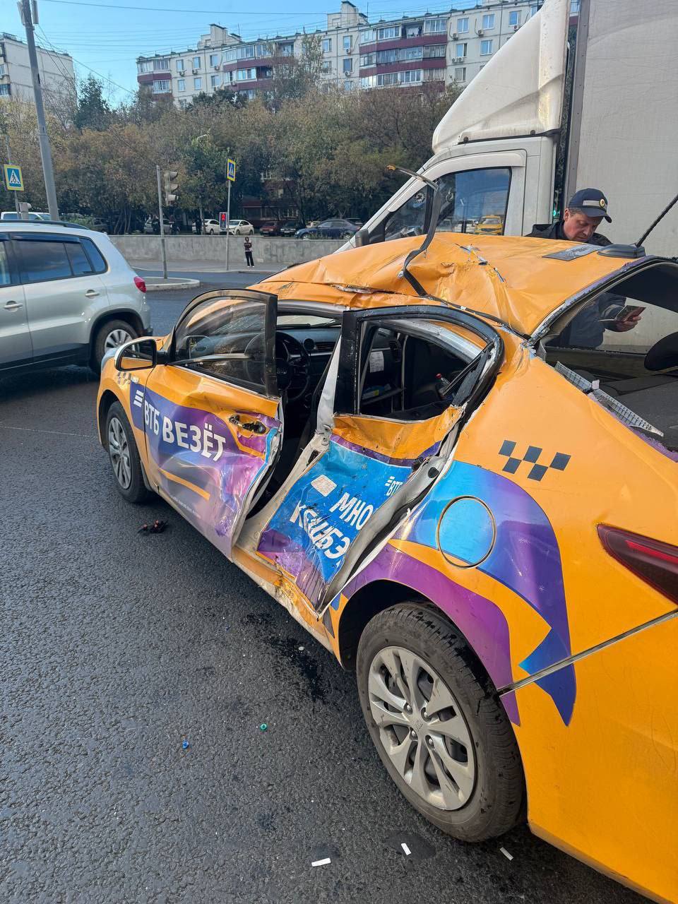 В Щелково мотоциклист врезался в машину такси