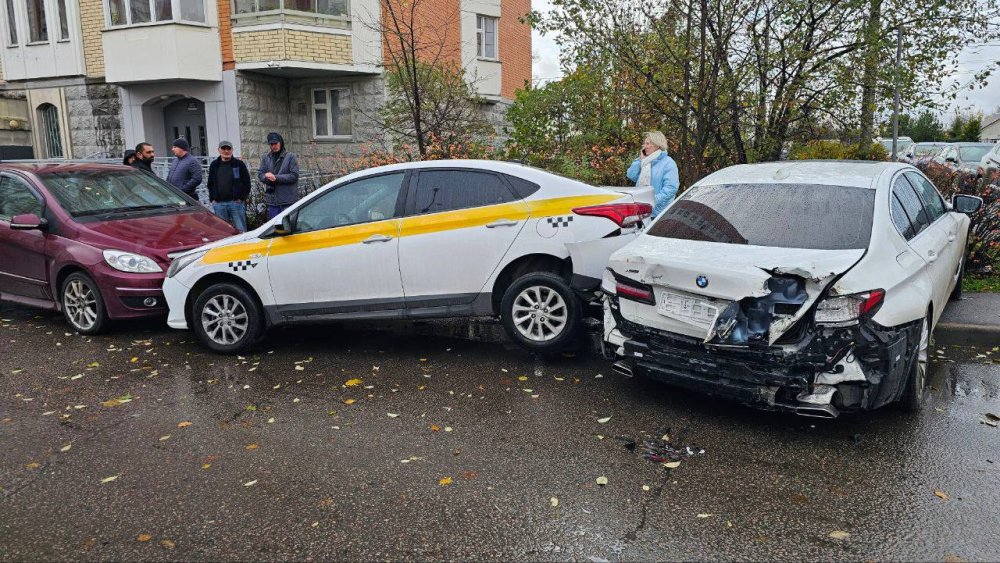 В Лобне пьяный мужчина украл ассенизационную машину и устроил ДТП