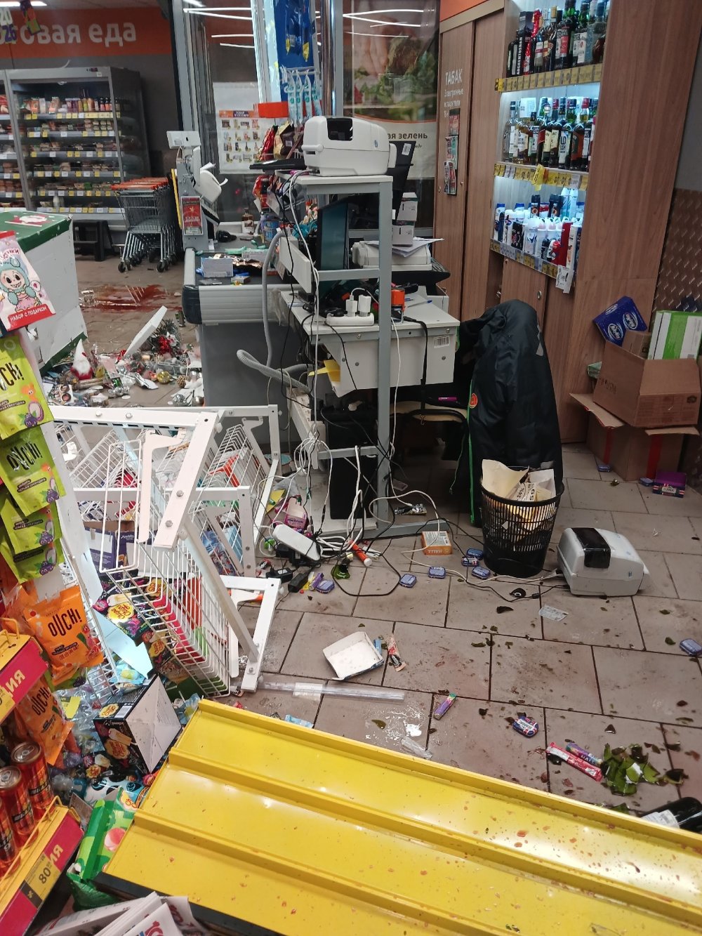 В Егорьевске пьяный мужчина разгромил магазин "Дикси"