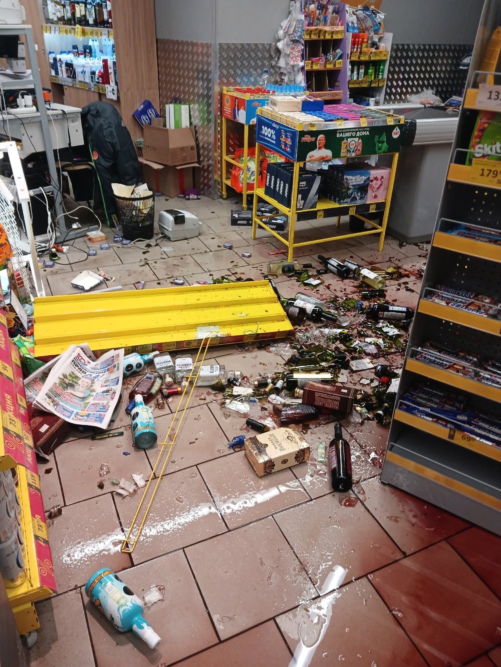 В Егорьевске пьяный мужчина разгромил магазин "Дикси"