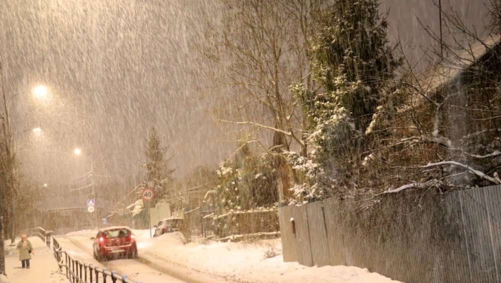 В Подмосковье начался снежный "армагеддон"