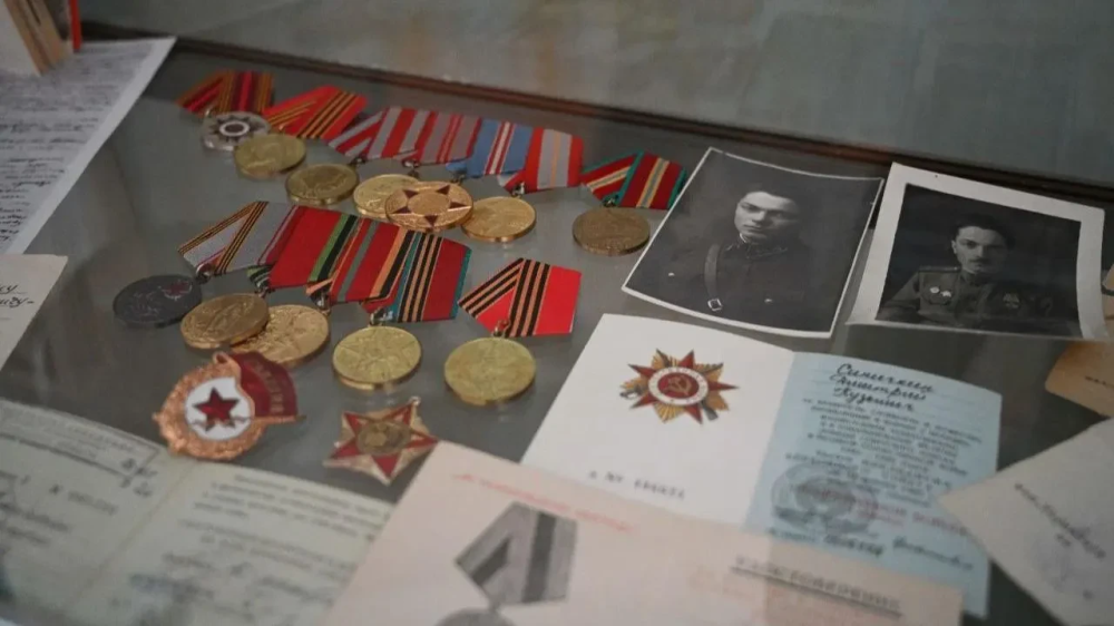 Карта Берлина и курсантские маршруты: в Подольск передали реликвии легендарного ветерана