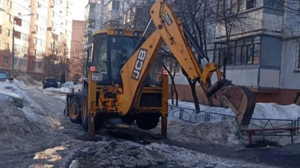 Чехов моют, стригут и чистят: коммунальщики вышли на массовую уборку после зимы