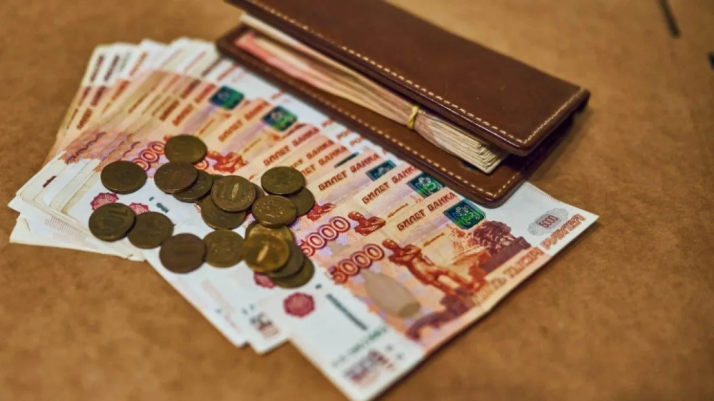 Ставки по накопительным счетам рухнули: эксперт советует переложить деньги во вклады