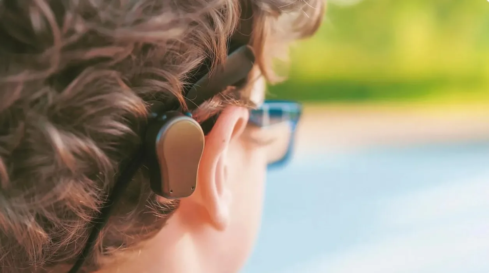 Первый в России слуховой аппарат костной проводимости выпустили во Фрязине