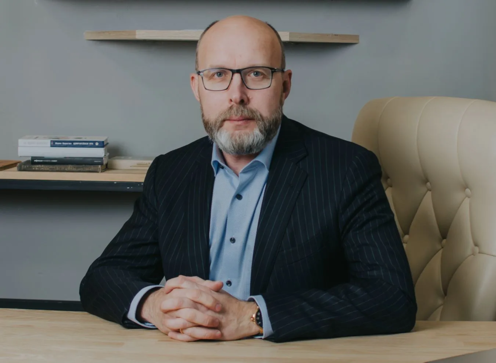 Снимем запрет на въезд за час: эксперт Хрулёв предупредил о новой схеме мошенников с мигрантами